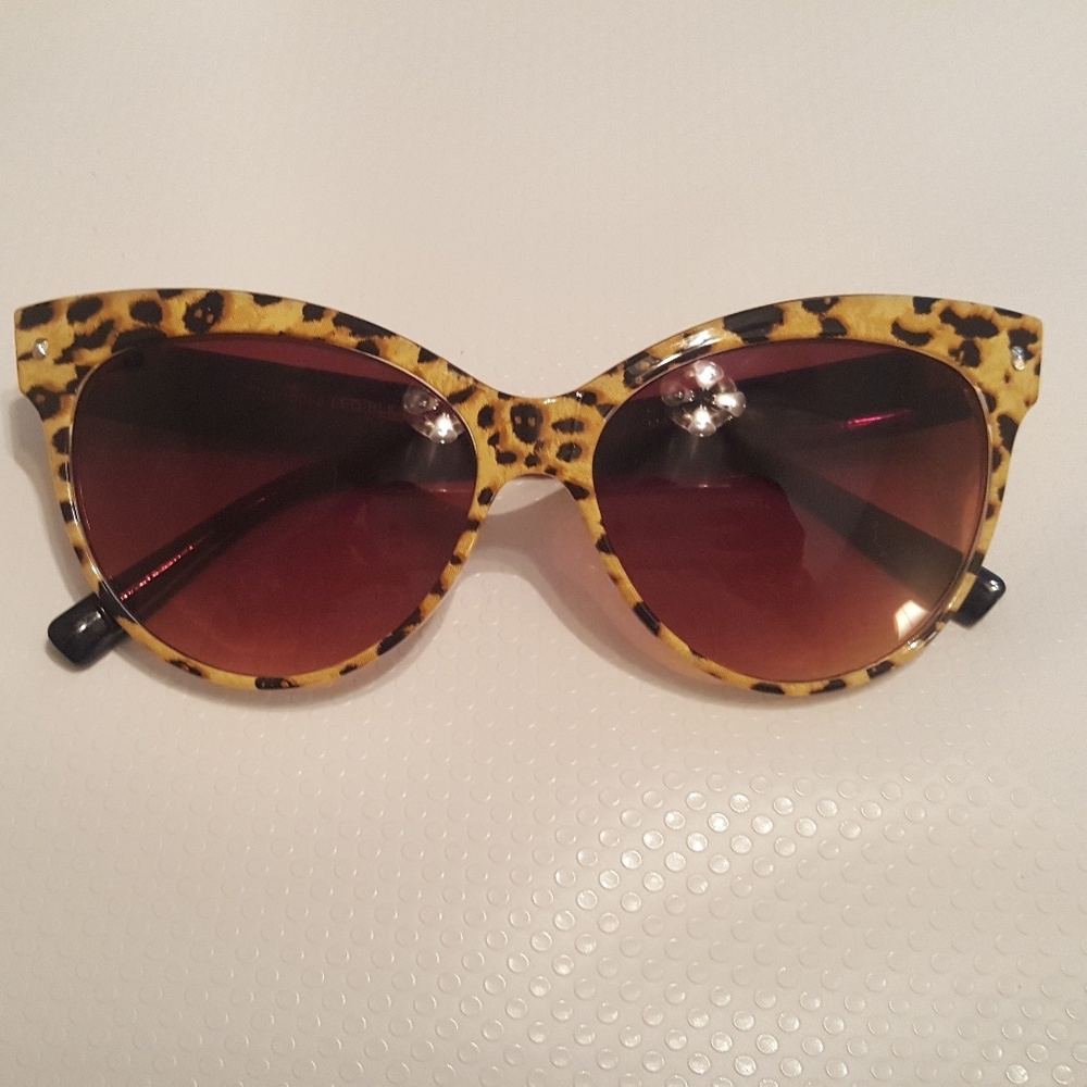 Leopard Cat-eye sunglasses